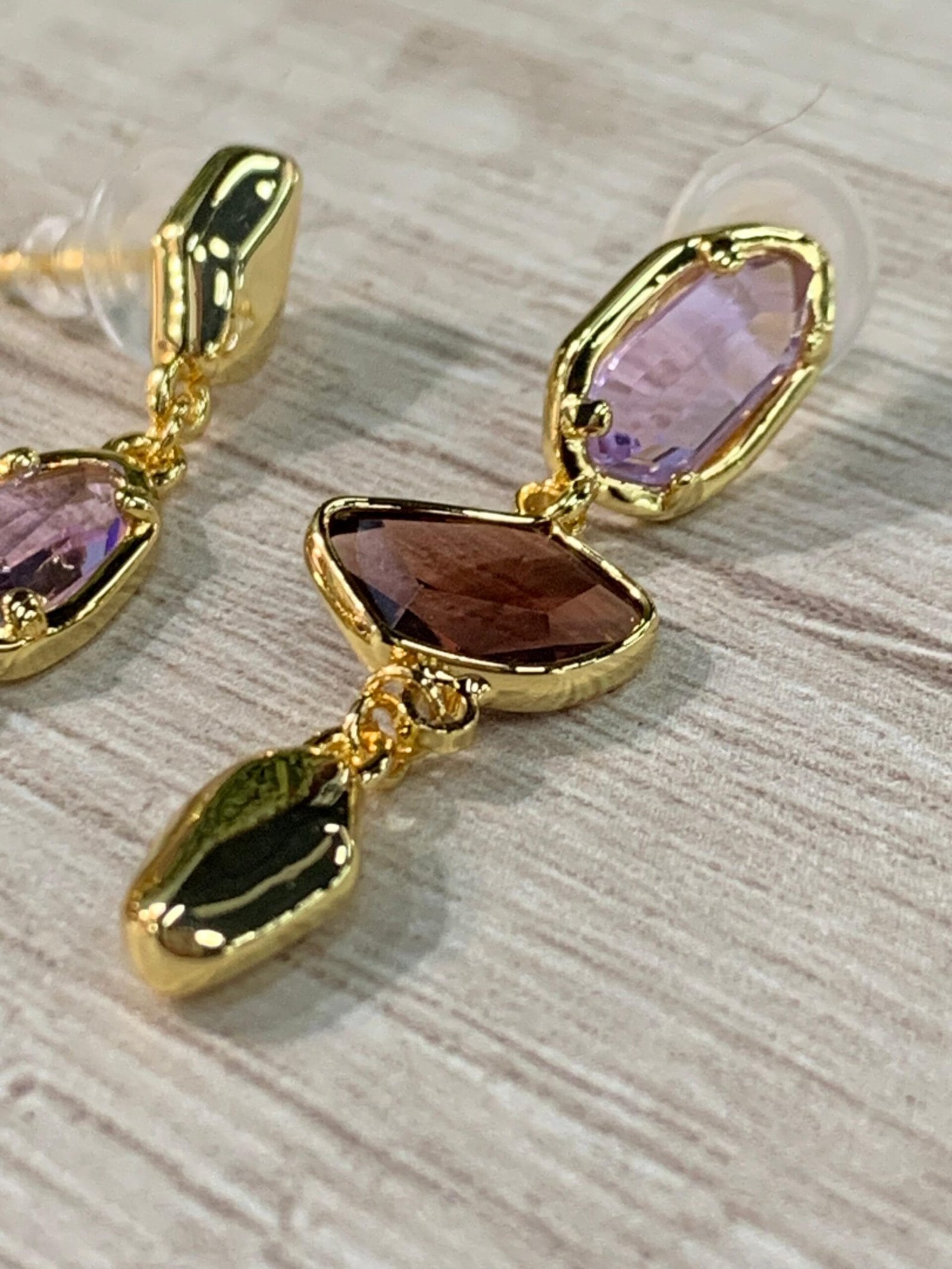 Aros colgantes multicolor asimetricos baño oro - Imagen 3