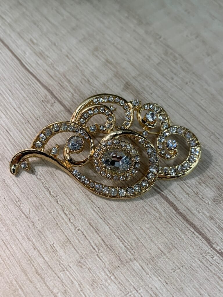 Prendedor dorado circones ondas fantasia fina