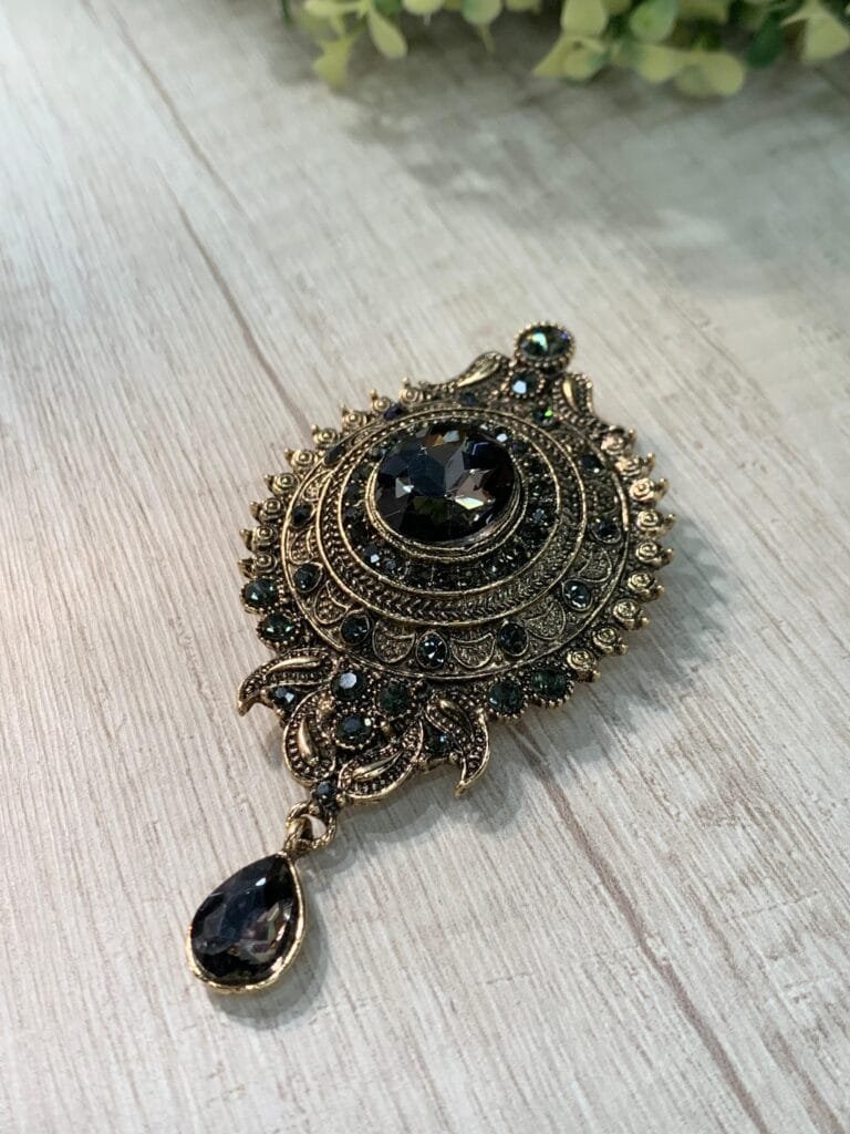 Prendedor vintage dorado circular turco