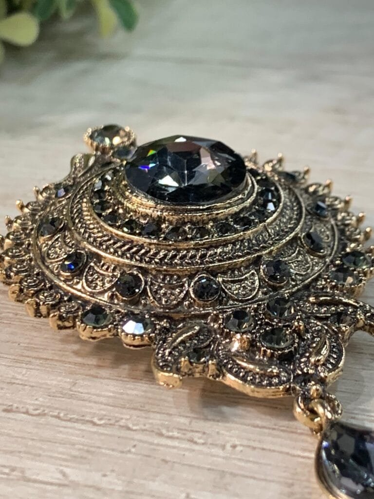 Prendedor vintage dorado circular turco