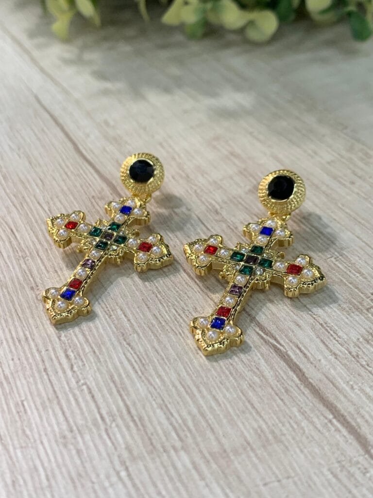 Aros cruz gotico multicolor baño oro