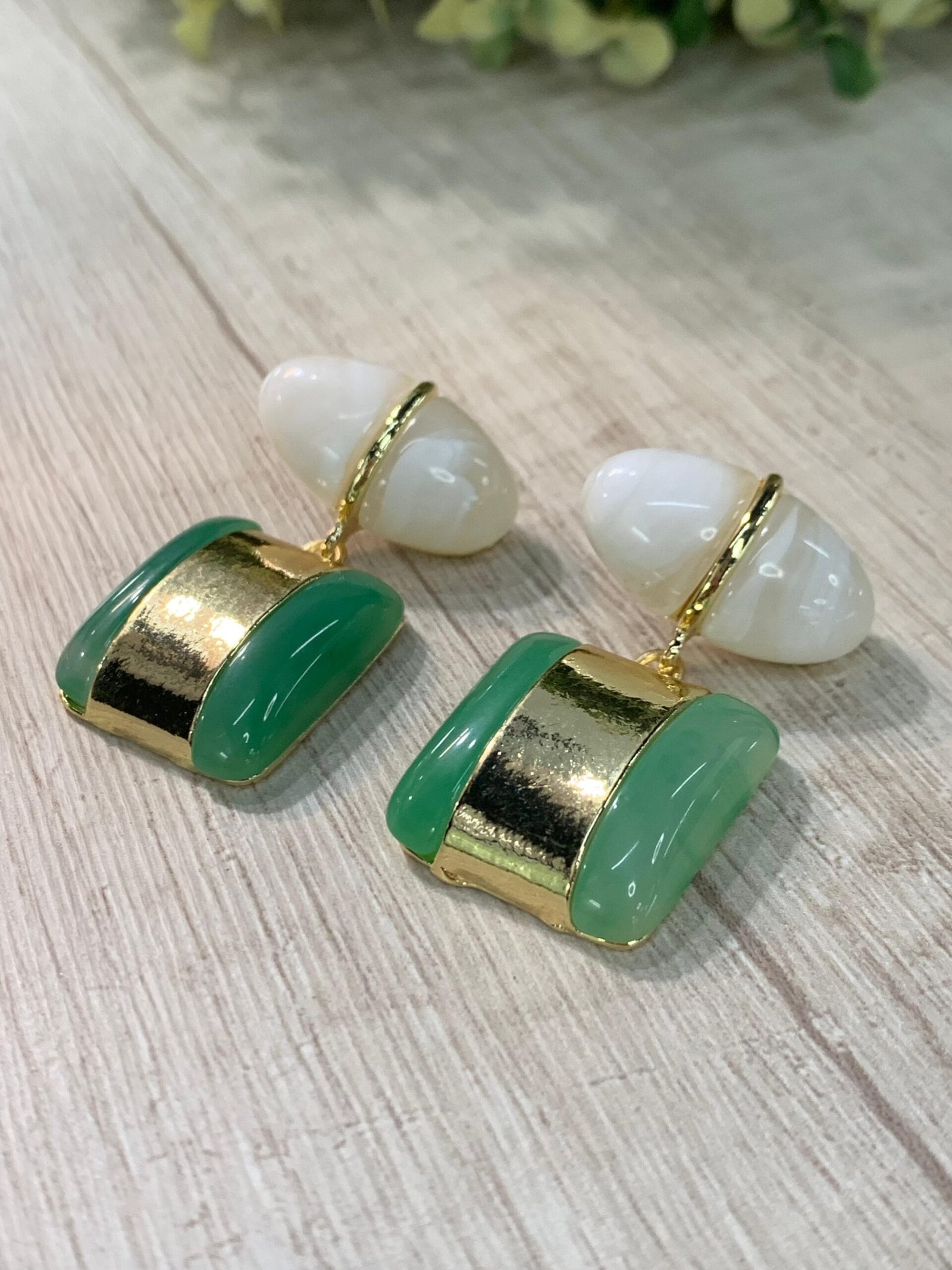 Aros resina dorados marmoleado blanco verde