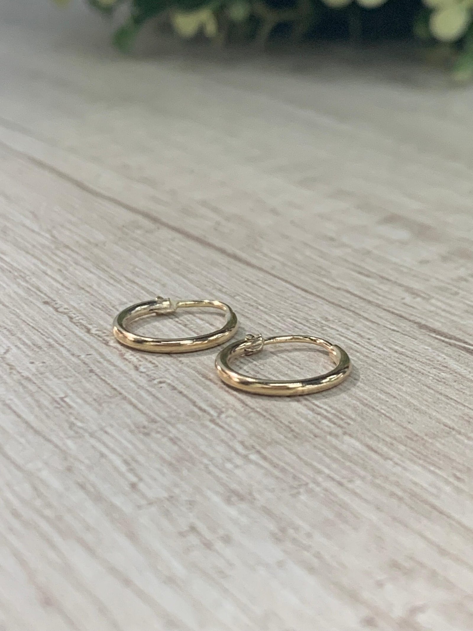 Aros oro 18k tubo redondo 1,2 gr - Imagen 2