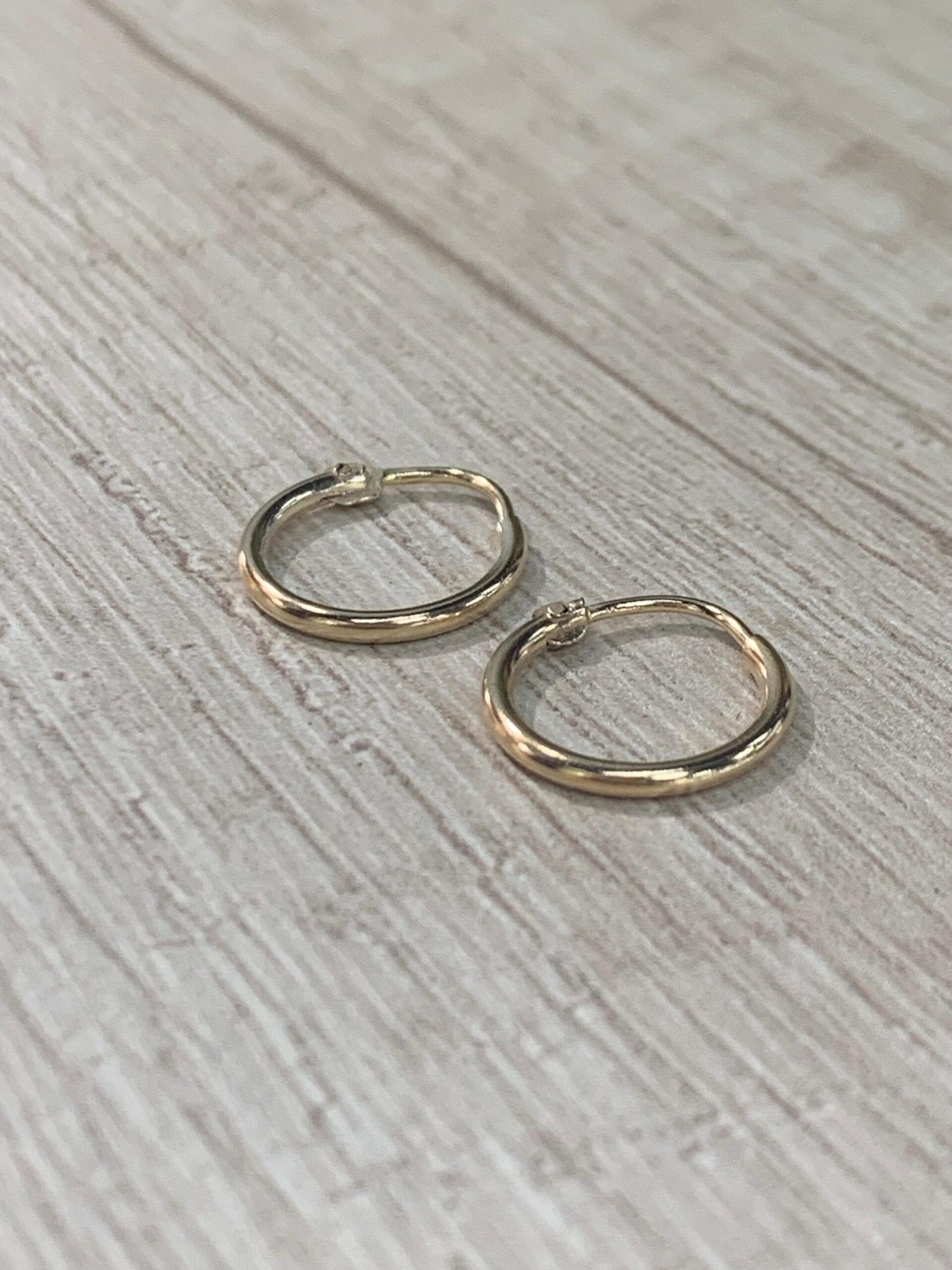 Aros oro 18k tubo redondo 1,2 gr - Imagen 3