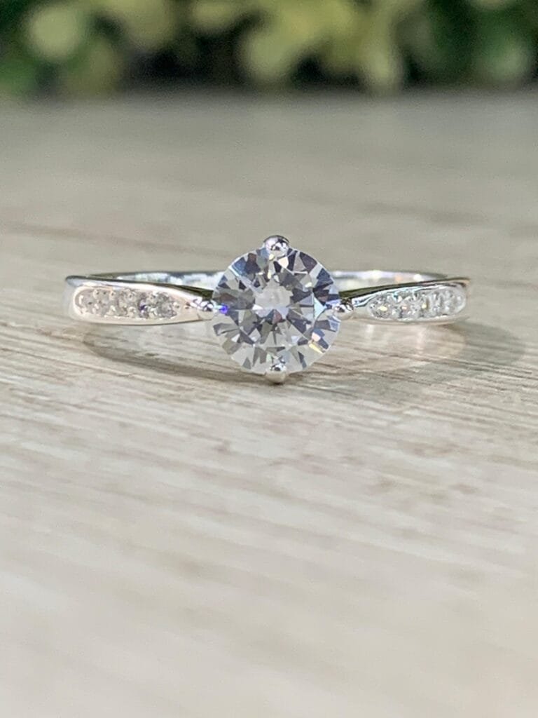 Anillo plata solitario microcircones N 19