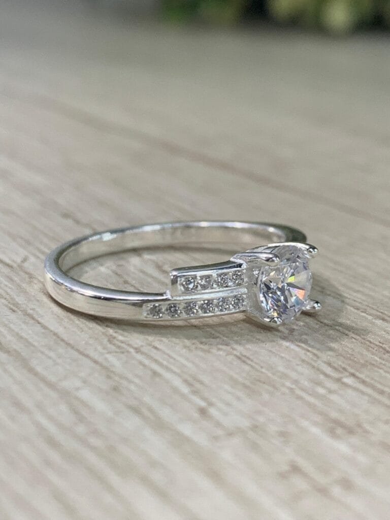 Anillo plata solitario desigual N 19