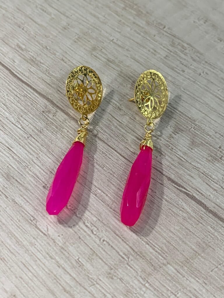 Aros gota calcedonia fuscia baño oro