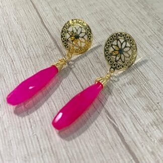 Aros gota calcedonia fuscia baño oro
