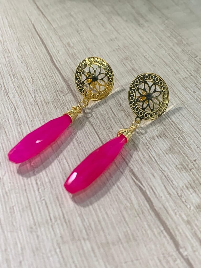Aros gota calcedonia fuscia baño oro