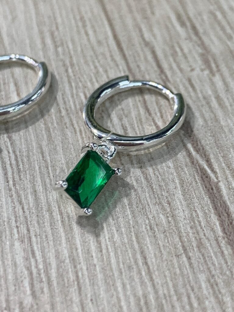 Aros plata huggies circon verde
