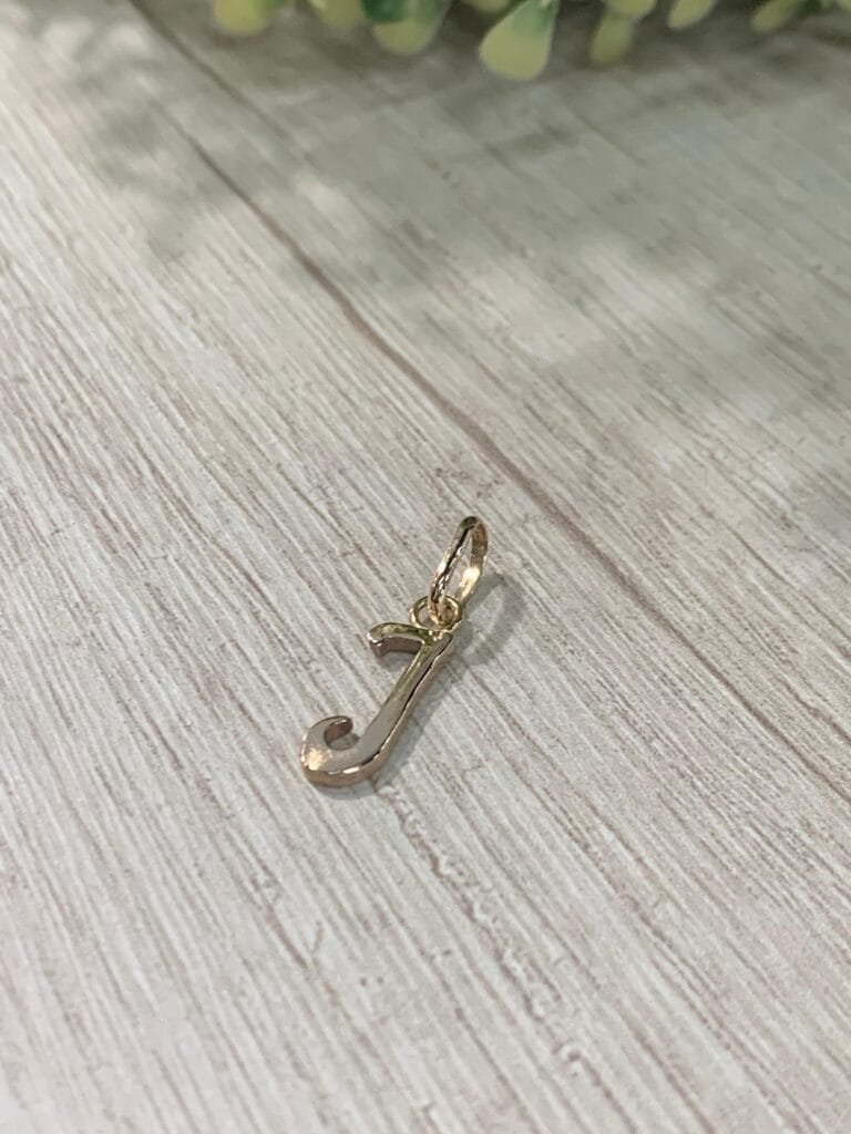 Colgante oro 18k letra J
