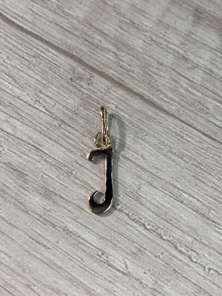 Colgante oro 18k letra J