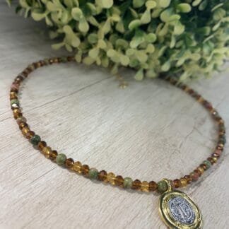 Collar San Benito baño oro unakita cristales
