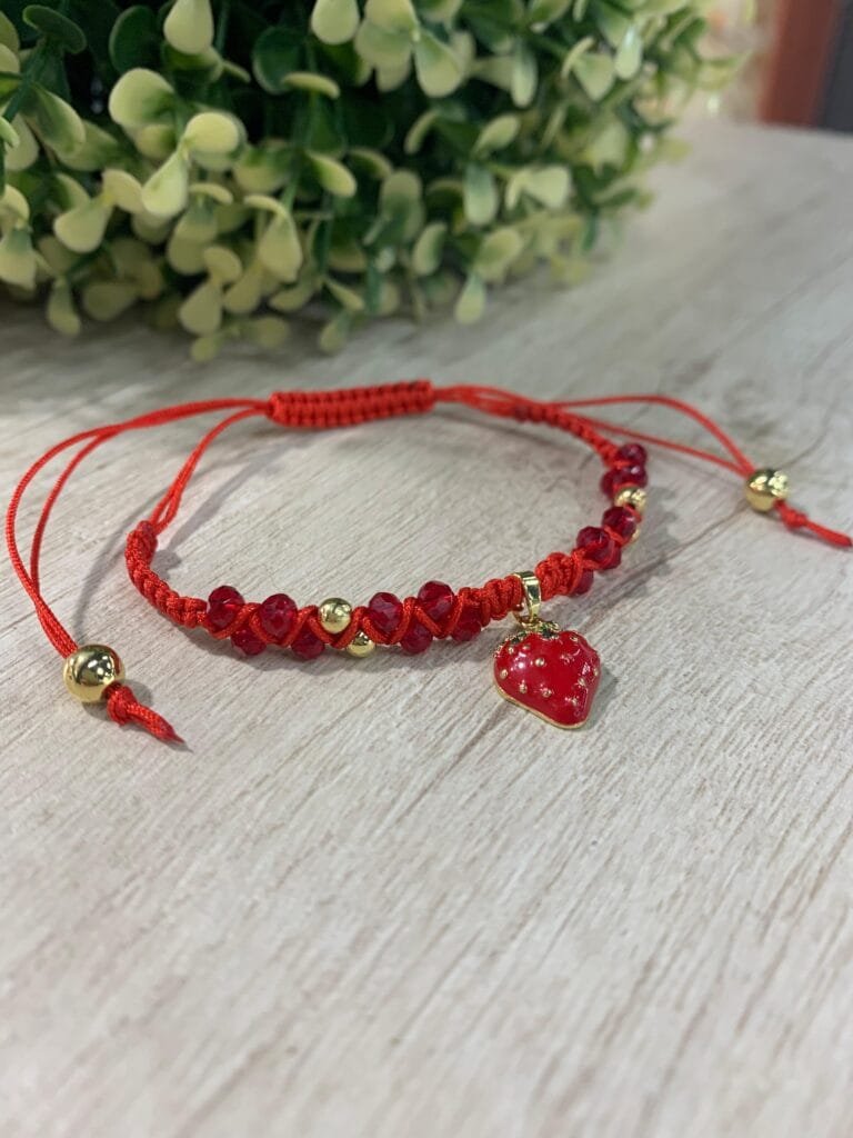 Pulsera roja adaptable frutilla