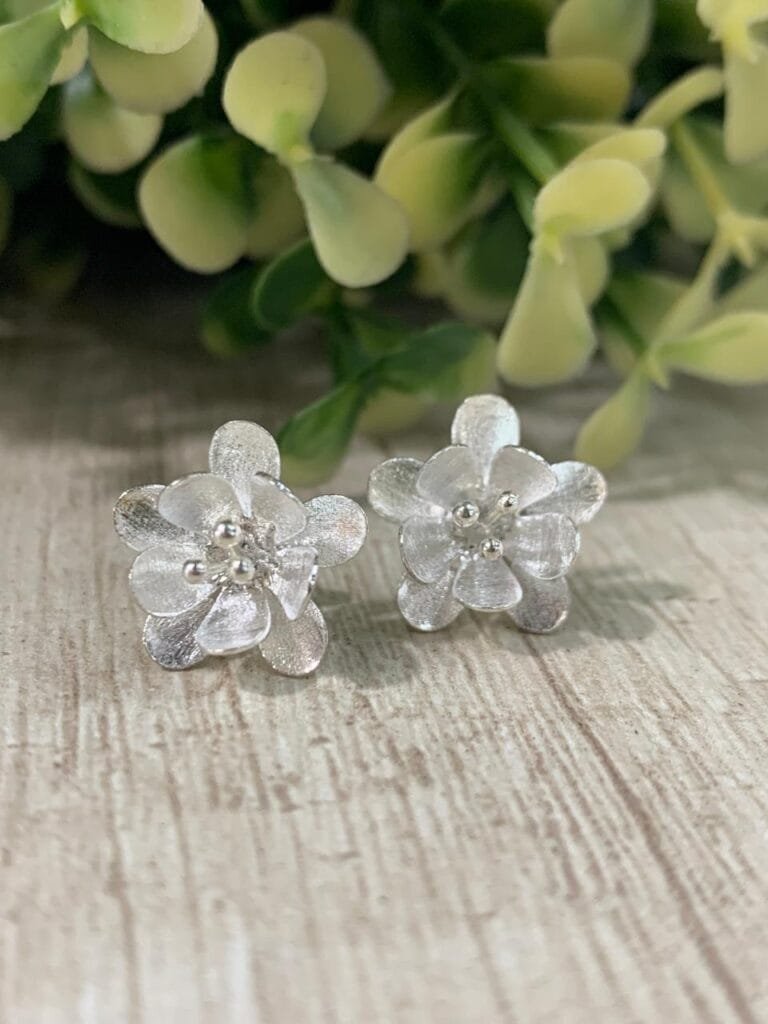 Aros plata Flor satinada pistilos