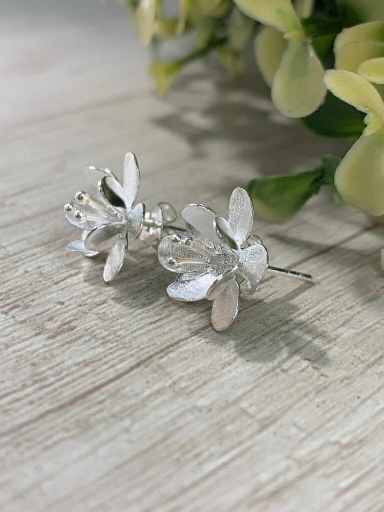 Aros plata Flor satinada pistilos